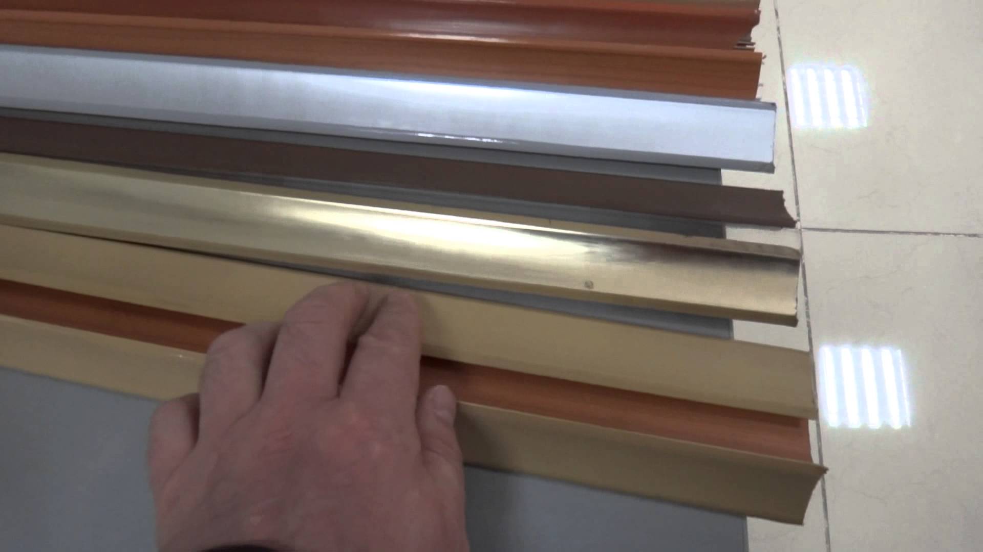 Как выбрать плинтуса для кухонной мебели